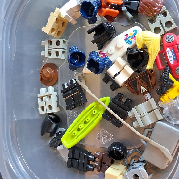 MINIFIG ACCESSORIES - Picture 2 of 2